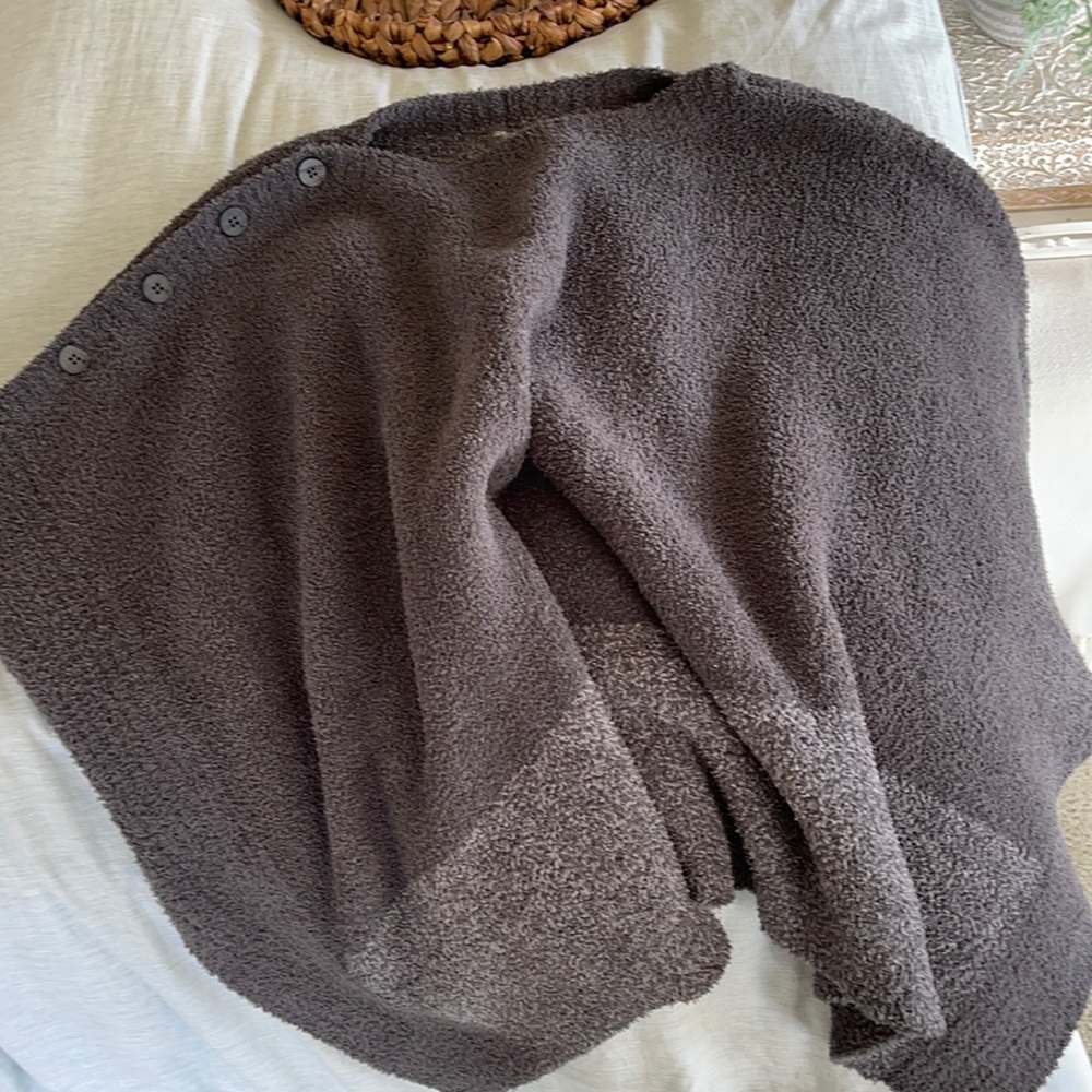 NWT Barefoot Dreams Poncho